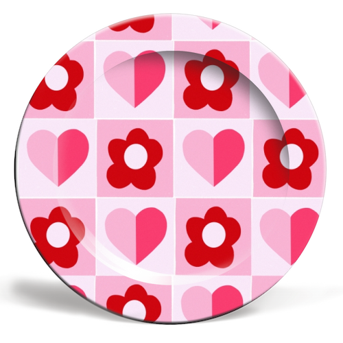 Hearts and Daisies - ceramic dinner plate by Yaz Raja