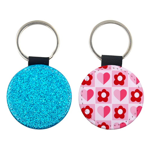 Hearts and Daisies - keyring by Yaz Raja