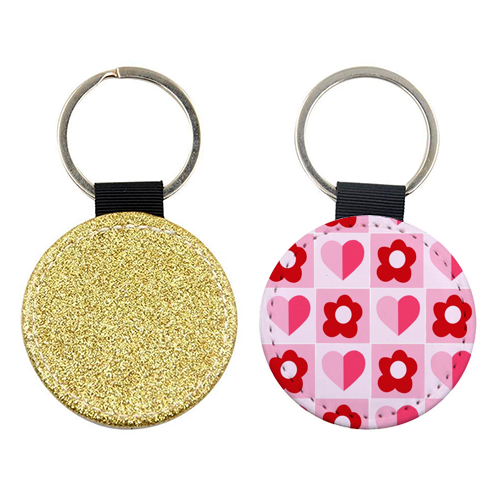 Hearts and Daisies - keyring by Yaz Raja