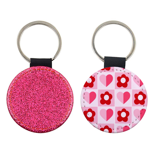 Hearts and Daisies - keyring by Yaz Raja