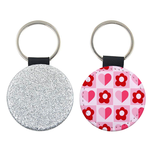 Hearts and Daisies - keyring by Yaz Raja