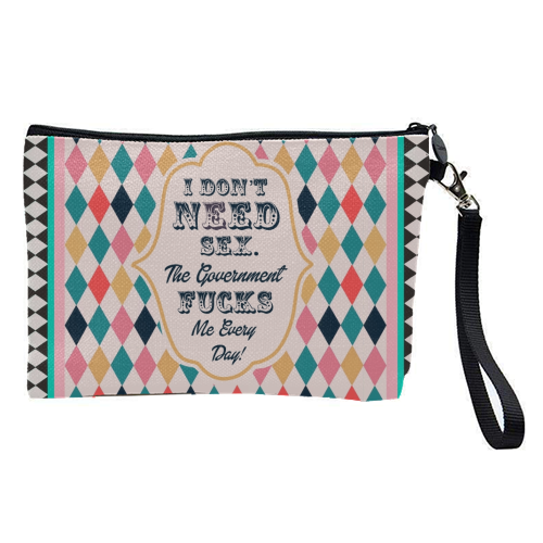 I DON'T NEED SEX. THE GOVERNMENT F***S ME EVERY DAY! - pretty makeup bag by Wallace Elizabeth