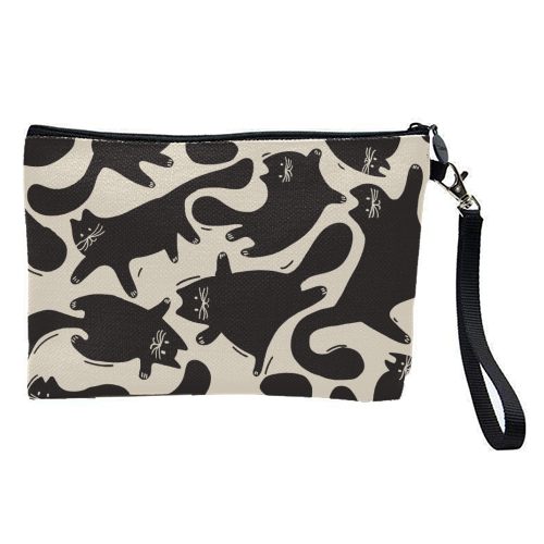 Playful Black Cat Pattern – Halloween Spooky Vibe - pretty makeup bag by Ania Wieclaw