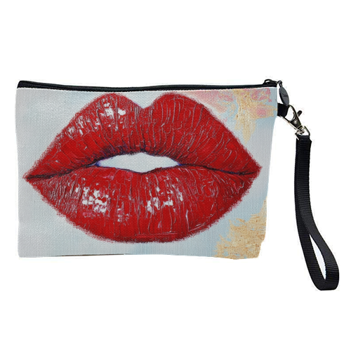 Red lips - pretty makeup bag by DejaReve